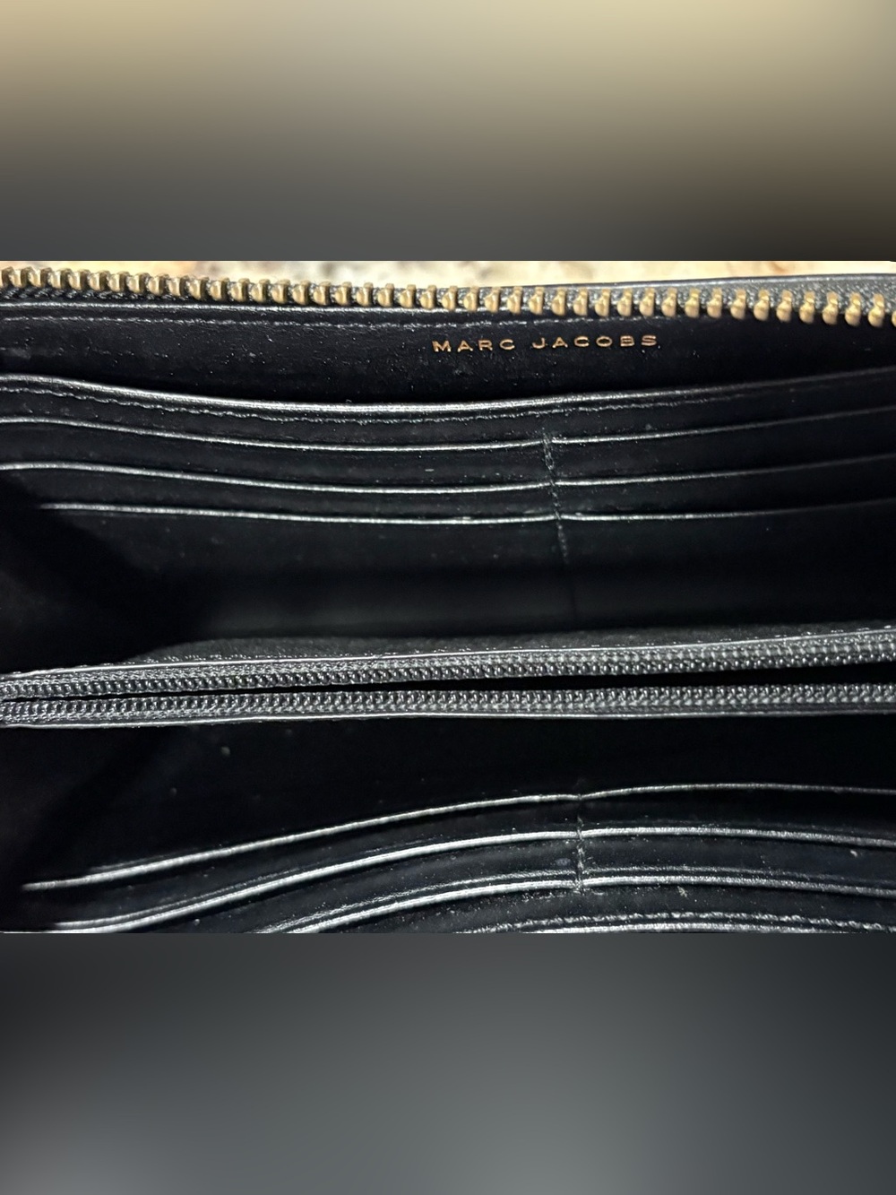 Beautiful Marc Jacobs zip around multi compartment wallet - Picture 6 of 6